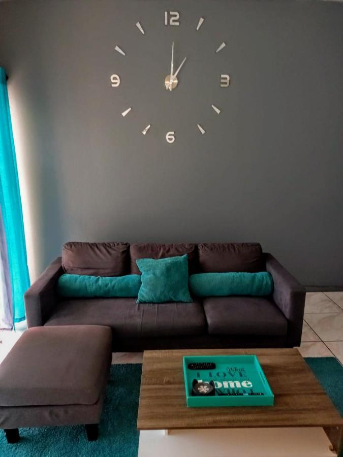 Crystoural Apartment Liguanea Sovereign Apt - 2 Bedrooms, 3 Beds, Host 4 Guest- Kingston! Zewnętrze zdjęcie