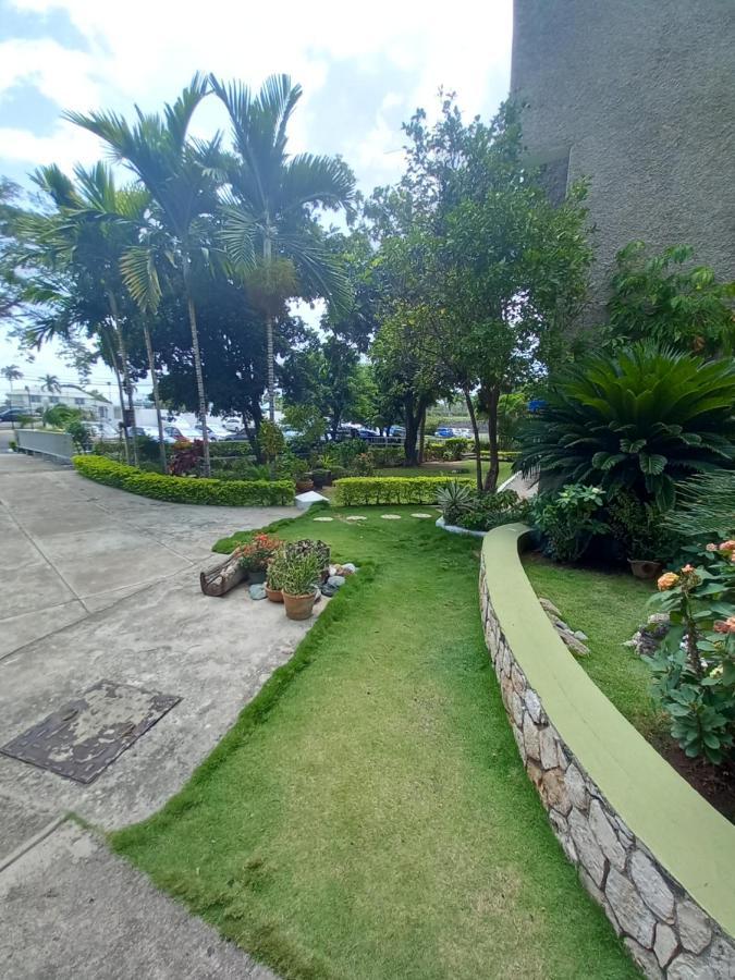 Crystoural Apartment Liguanea Sovereign Apt - 2 Bedrooms, 3 Beds, Host 4 Guest- Kingston! Zewnętrze zdjęcie