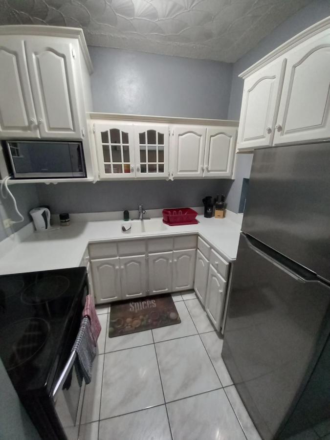 Crystoural Apartment Liguanea Sovereign Apt - 2 Bedrooms, 3 Beds, Host 4 Guest- Kingston! Zewnętrze zdjęcie