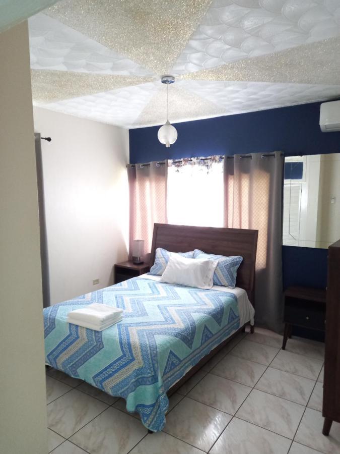 Crystoural Apartment Liguanea Sovereign Apt - 2 Bedrooms, 3 Beds, Host 4 Guest- Kingston! Zewnętrze zdjęcie