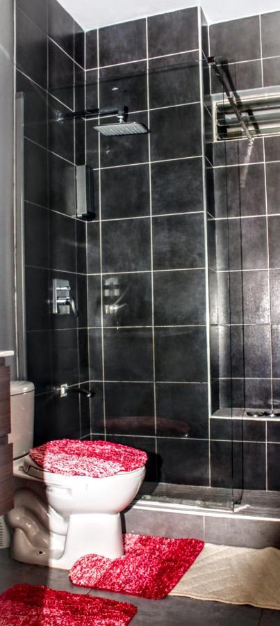 Crystoural Apartment Liguanea Sovereign Apt - 2 Bedrooms, 3 Beds, Host 4 Guest- Kingston! Zewnętrze zdjęcie