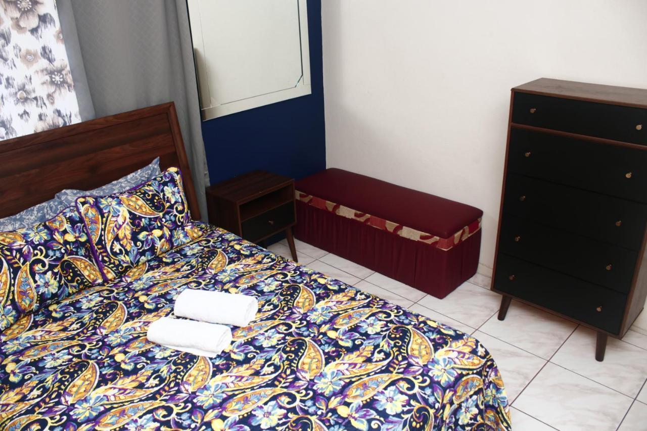 Crystoural Apartment Liguanea Sovereign Apt - 2 Bedrooms, 3 Beds, Host 4 Guest- Kingston! Zewnętrze zdjęcie