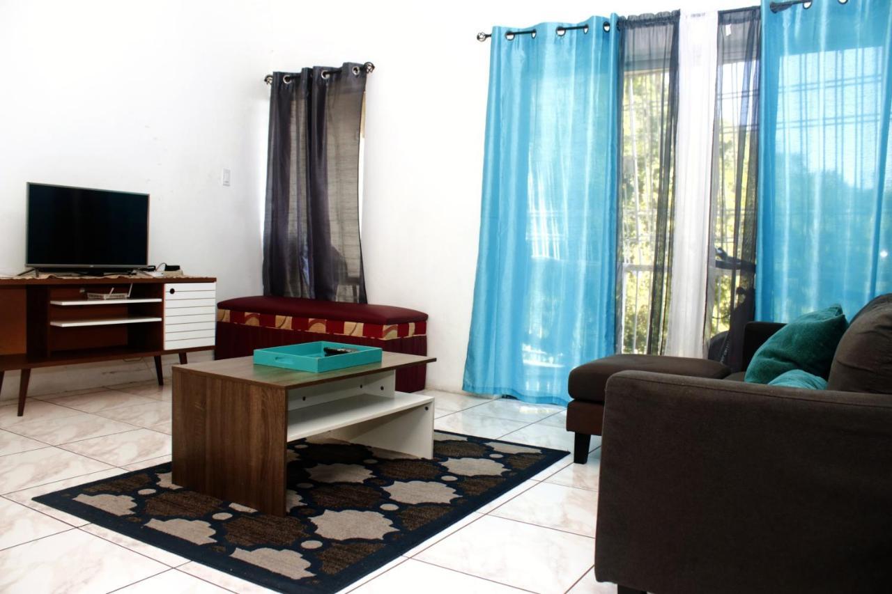 Crystoural Apartment Liguanea Sovereign Apt - 2 Bedrooms, 3 Beds, Host 4 Guest- Kingston! Zewnętrze zdjęcie