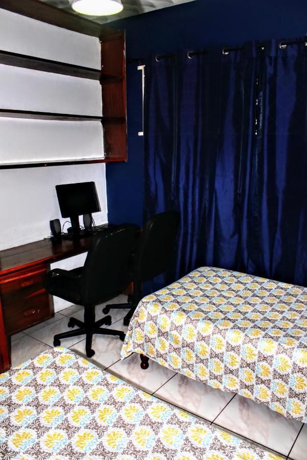 Crystoural Apartment Liguanea Sovereign Apt - 2 Bedrooms, 3 Beds, Host 4 Guest- Kingston! Zewnętrze zdjęcie